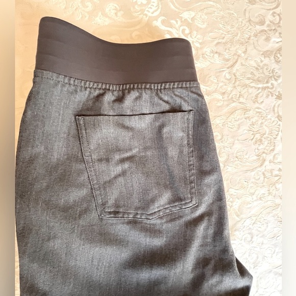 Figs ladies scrubs Zamora jogger scrub pants. - Picture 5 of 7